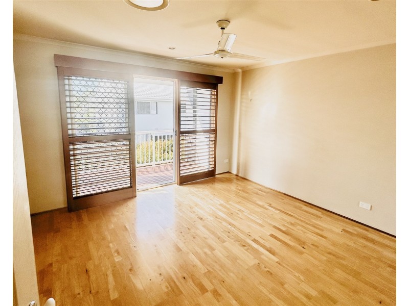 18 Lake Weyba Drive, Noosaville QLD 4566