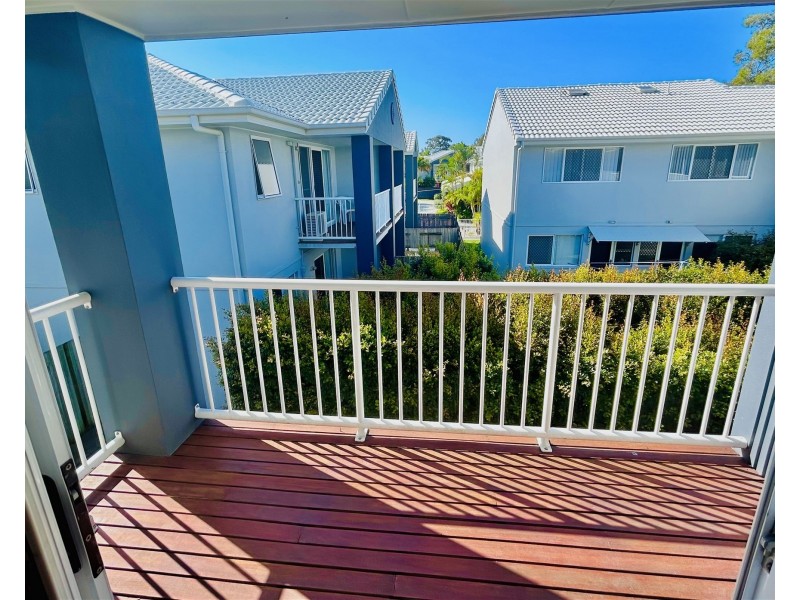 18 Lake Weyba Drive, Noosaville QLD 4566