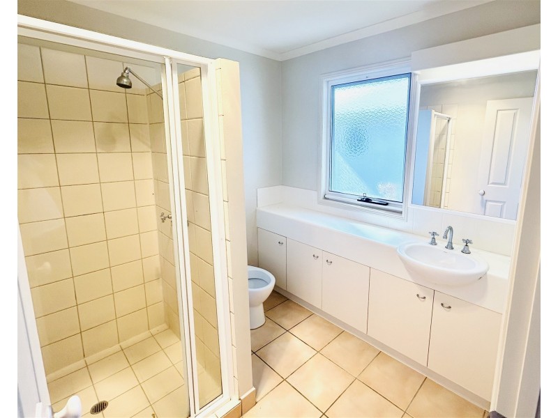 18 Lake Weyba Drive, Noosaville QLD 4566