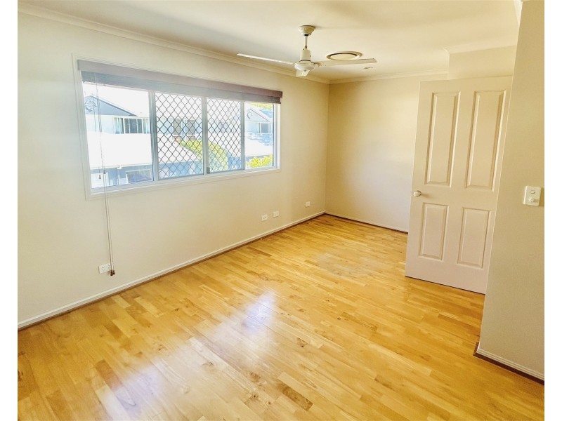 18 Lake Weyba Drive, Noosaville QLD 4566