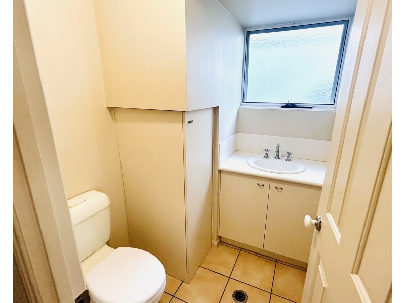 18 Lake Weyba Drive, Noosaville QLD 4566