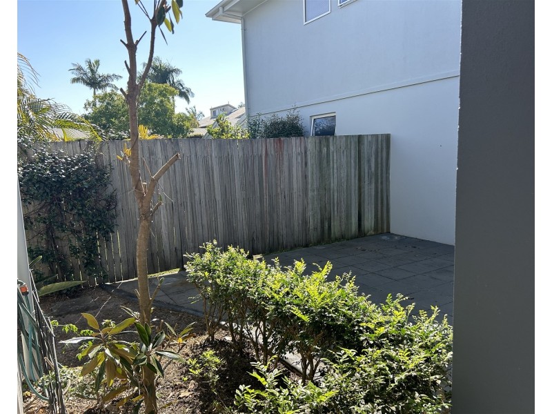 18 Lake Weyba Drive, Noosaville QLD 4566