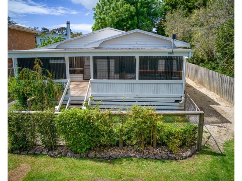 39 Red rocks rd, Cowes VIC 3922