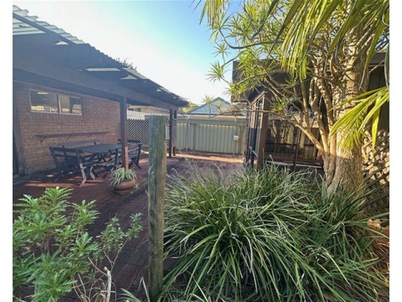 1 Capri Close, Belmont NSW 2280