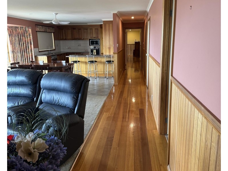 22  Hatfield Drive, Drouin VIC 3818