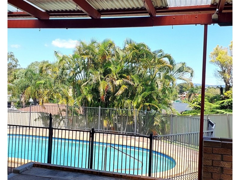 6 Warrigal  Crescent, Ashmore QLD 4214