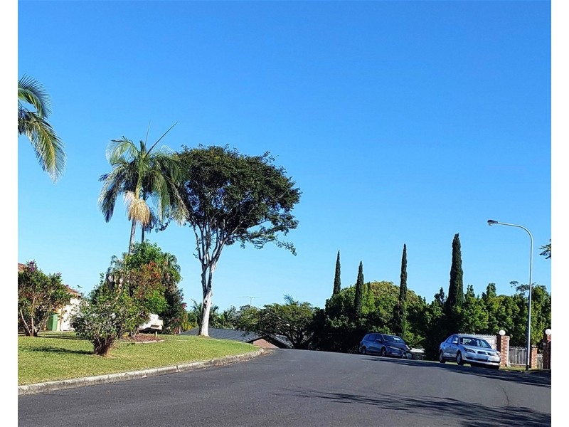 6 Warrigal  Crescent, Ashmore QLD 4214