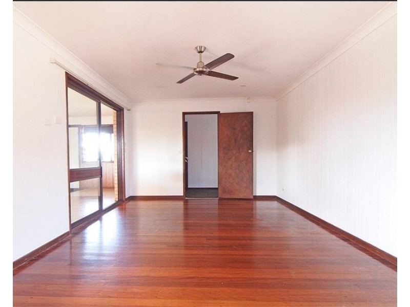 6 Warrigal  Crescent, Ashmore QLD 4214