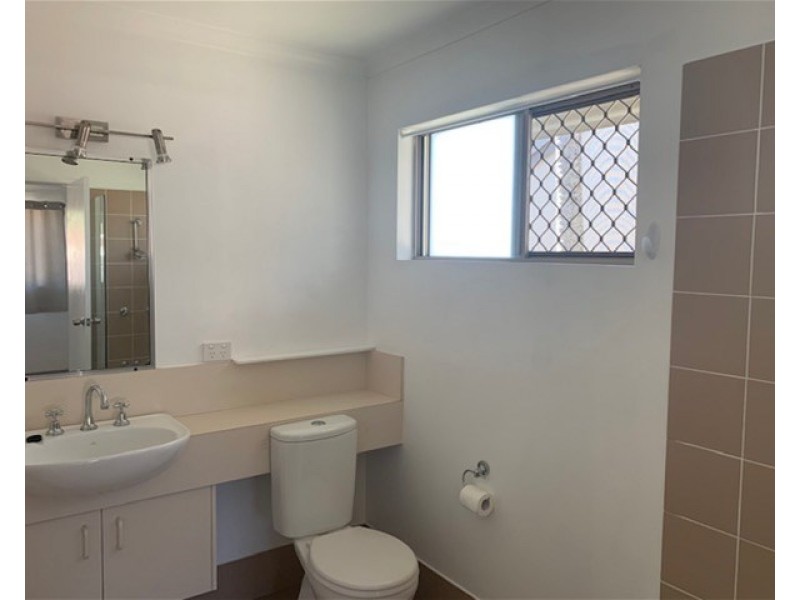 24 Lake Weyba Drive, Noosaville QLD 4566