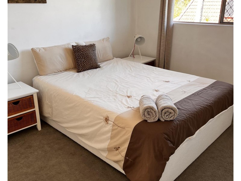24 Lake Weyba Drive, Noosaville QLD 4566