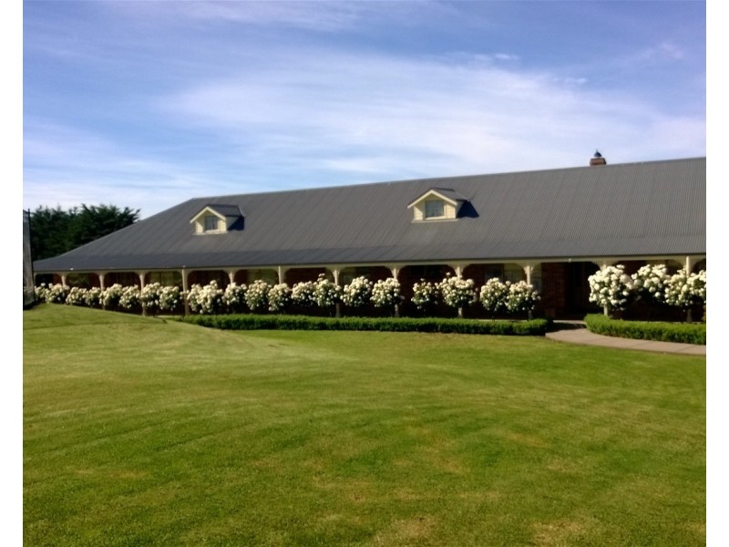 77 Leslie Road, Gisborne VIC 3437