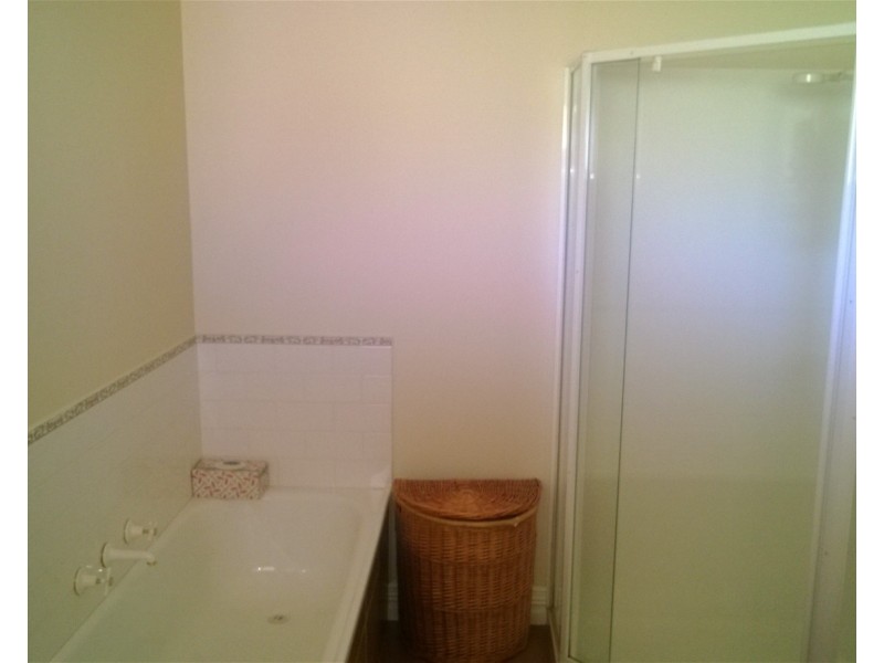 77 Leslie Road, Gisborne VIC 3437