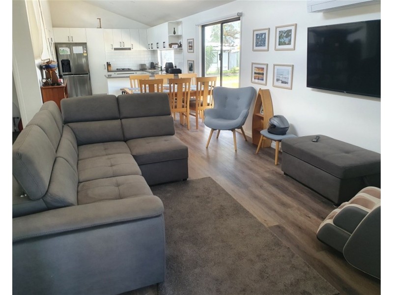 UNIT 3/79 SLIP  ROAD, Paynesville VIC 3880