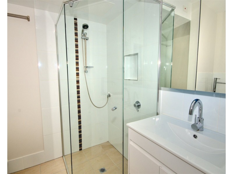 3/24 Underhill Av, Indooroopilly QLD 4068