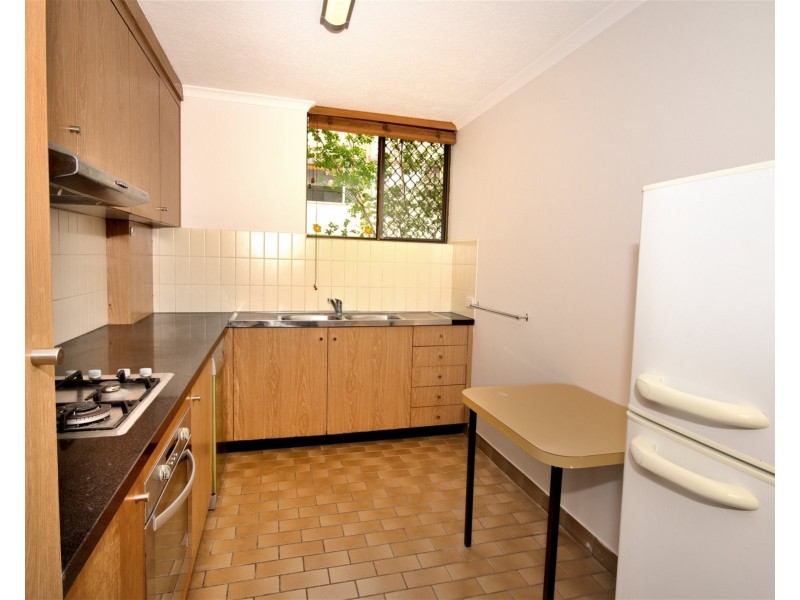 3/24 Underhill Av, Indooroopilly QLD 4068