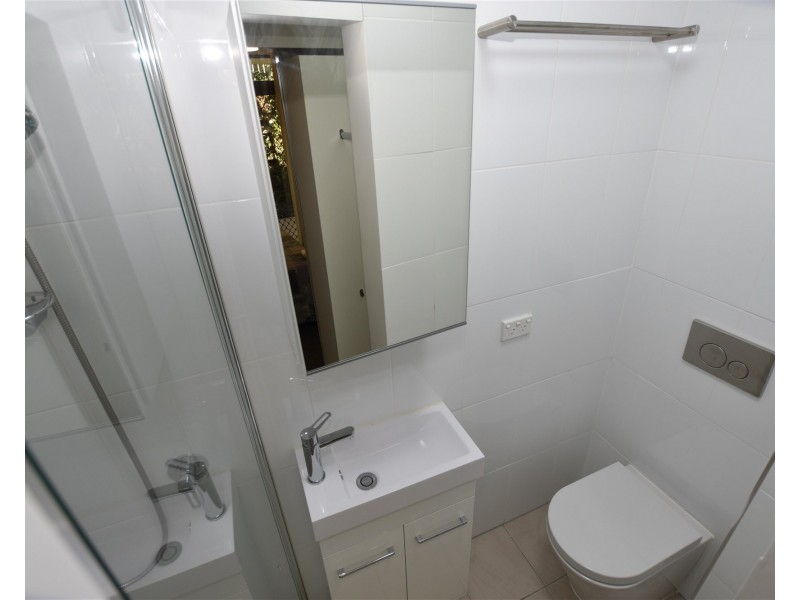 3/24 Underhill Av, Indooroopilly QLD 4068