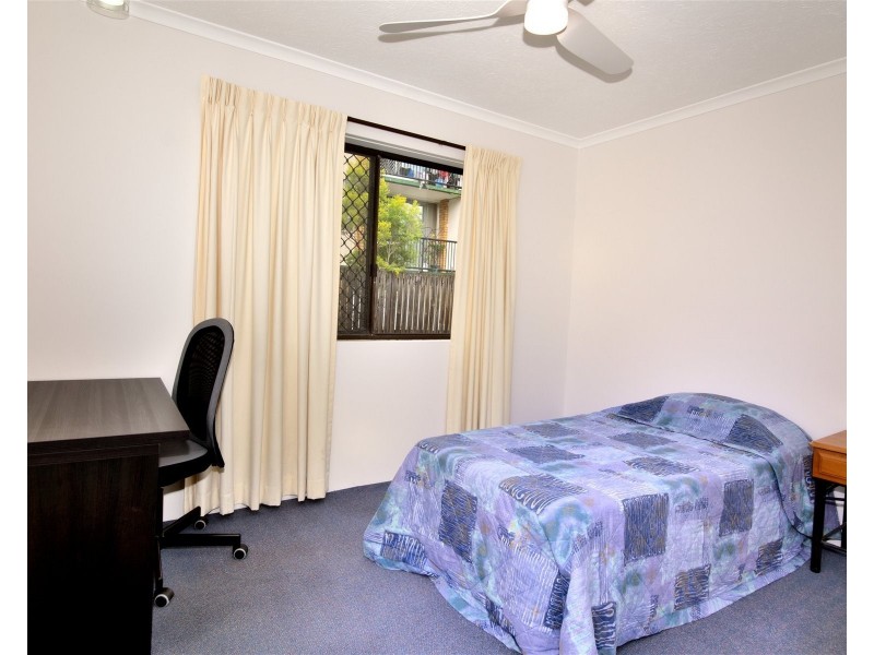 3/24 Underhill Av, Indooroopilly QLD 4068