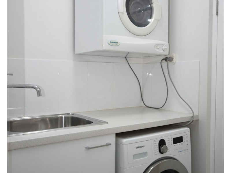 3/24 Underhill Av, Indooroopilly QLD 4068