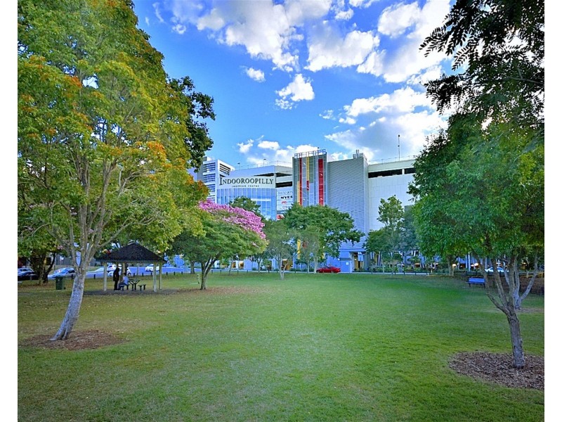 3/24 Underhill Av, Indooroopilly QLD 4068