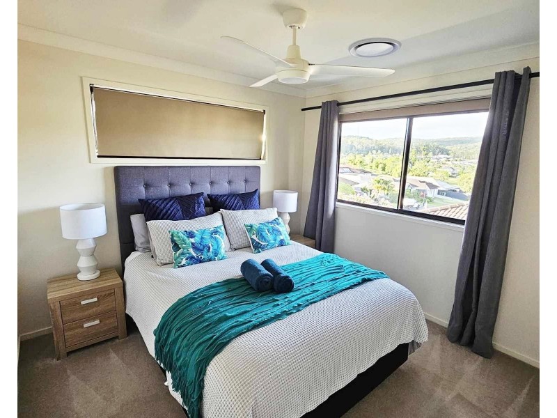 38  Hawkesbury Avenue, Pacific Pines QLD 4211