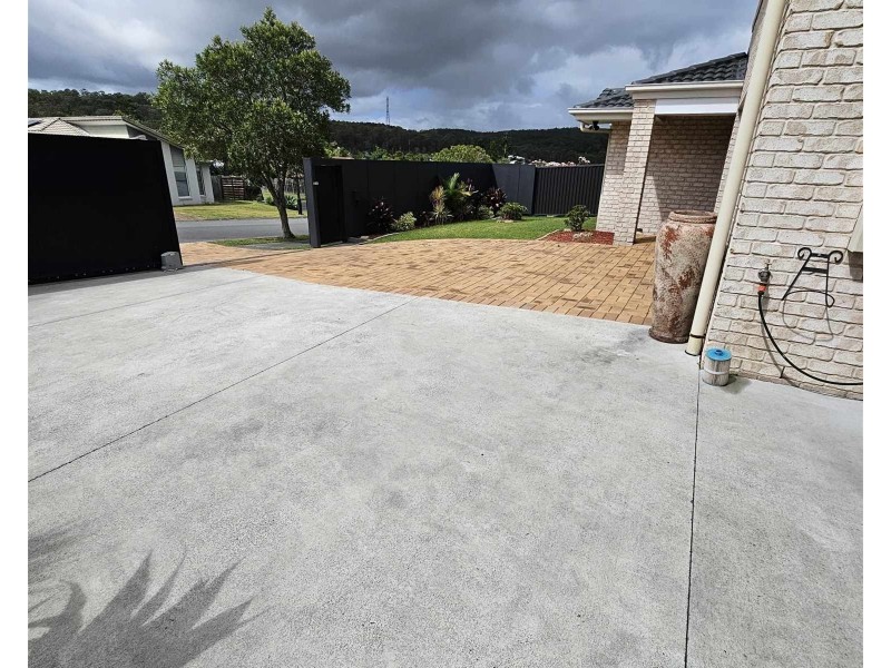 38  Hawkesbury Avenue, Pacific Pines QLD 4211