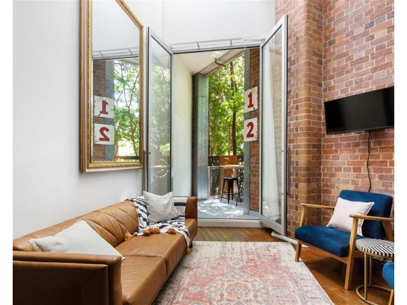 *SHORT OR LONG (Utilities Incl Macquarie Street, Teneriffe QLD 4005