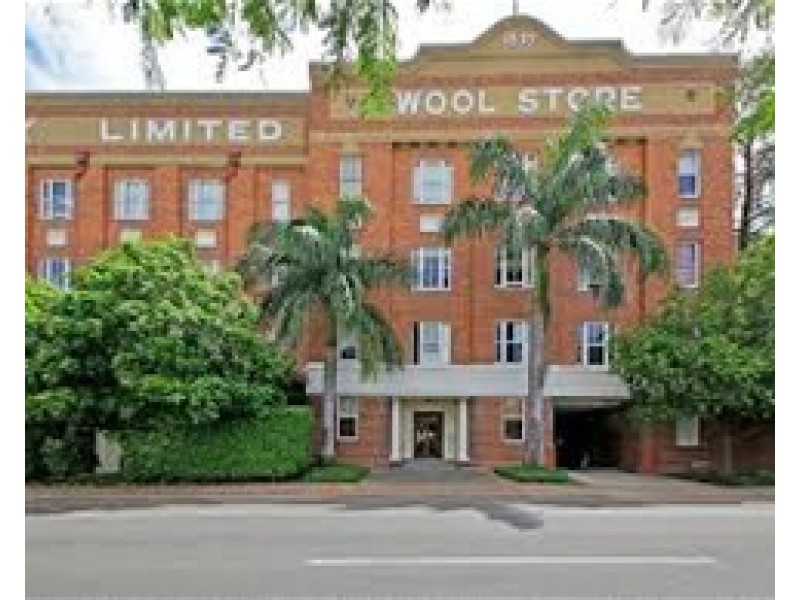 *SHORT OR LONG (Utilities Incl Macquarie Street, Teneriffe QLD 4005