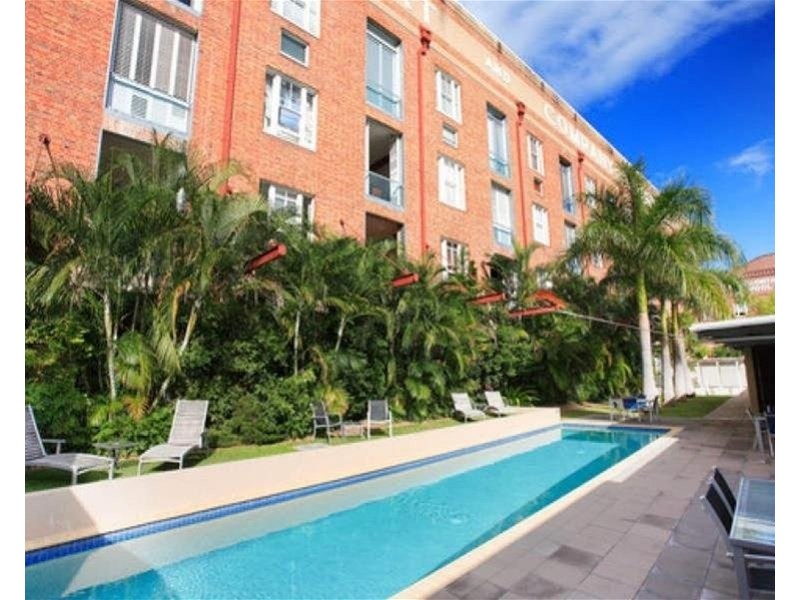 *SHORT OR LONG (Utilities Incl Macquarie Street, Teneriffe QLD 4005