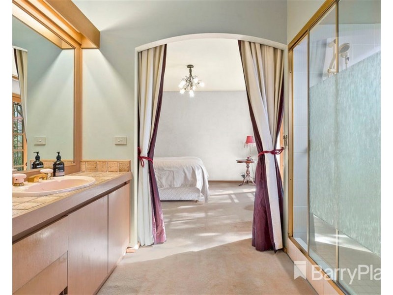 17 Remington Drive, Glen Waverley VIC 3150