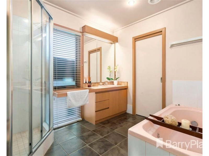 17 Remington Drive, Glen Waverley VIC 3150