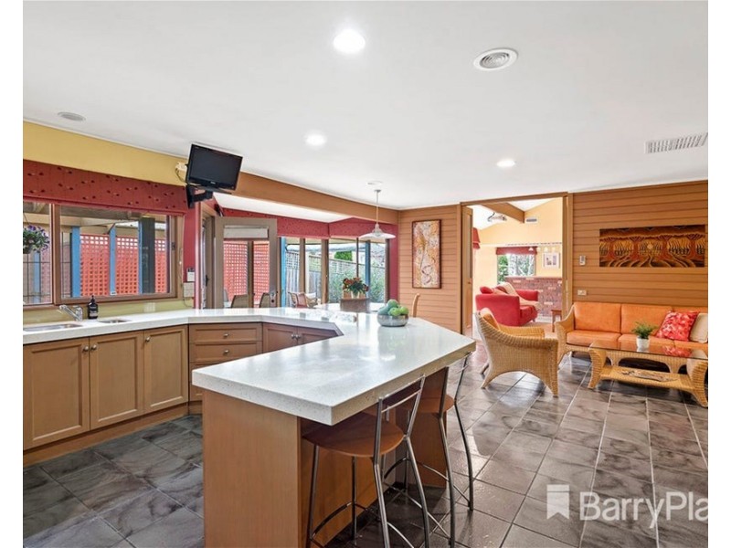 17 Remington Drive, Glen Waverley VIC 3150