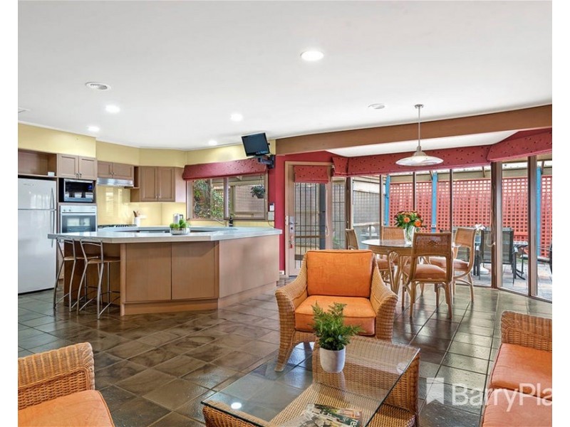 17 Remington Drive, Glen Waverley VIC 3150