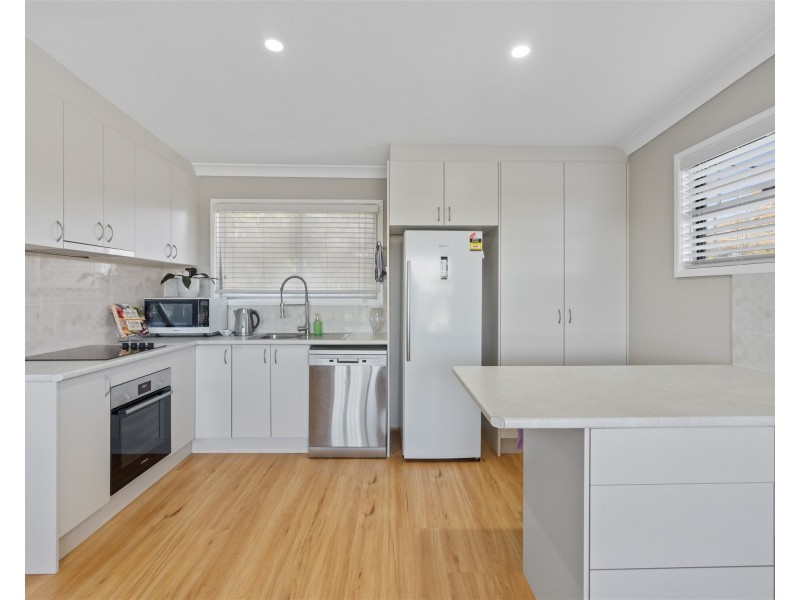 4 Hillcrest Road, Mirrabooka NSW 2264