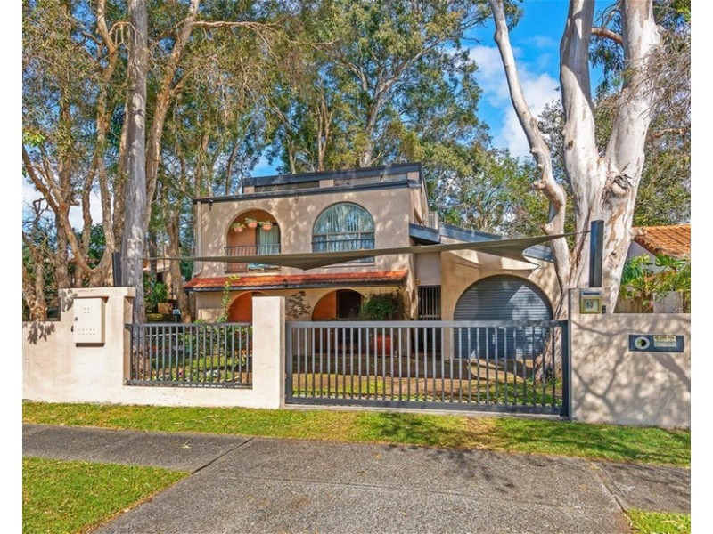 10 Milton  Avenue, Paradise Point QLD 4216