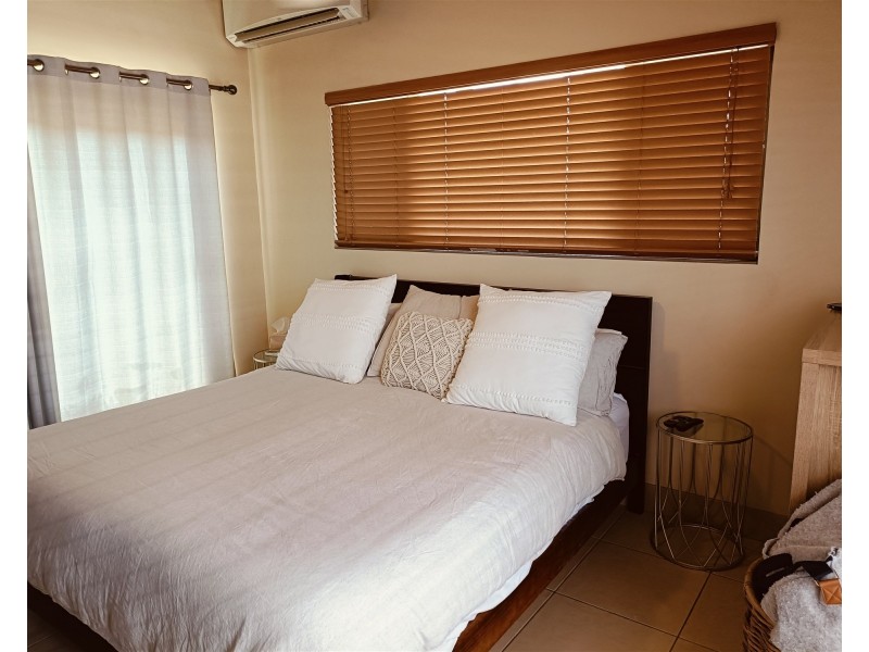 10 Milton  Avenue, Paradise Point QLD 4216