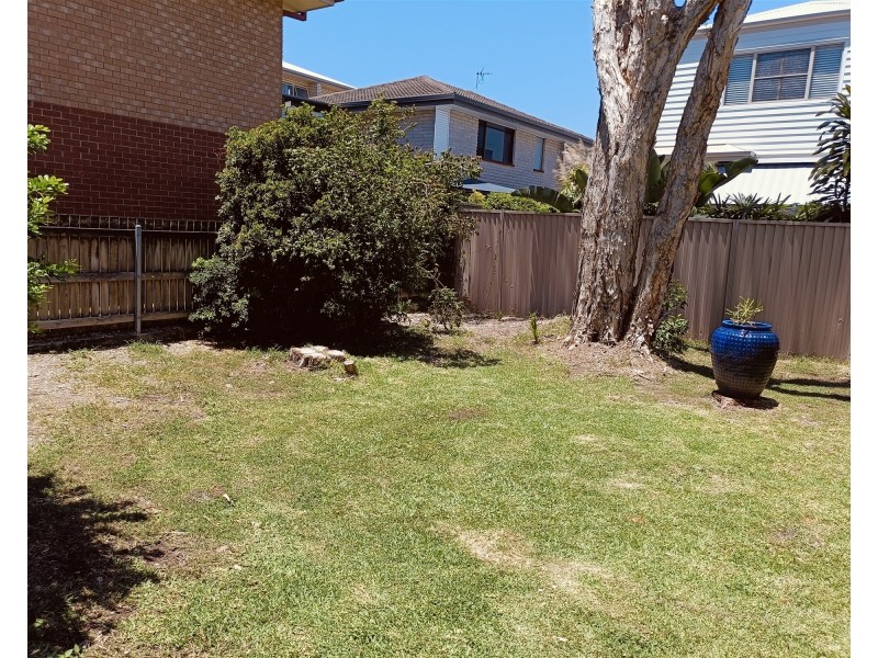 10 Milton  Avenue, Paradise Point QLD 4216