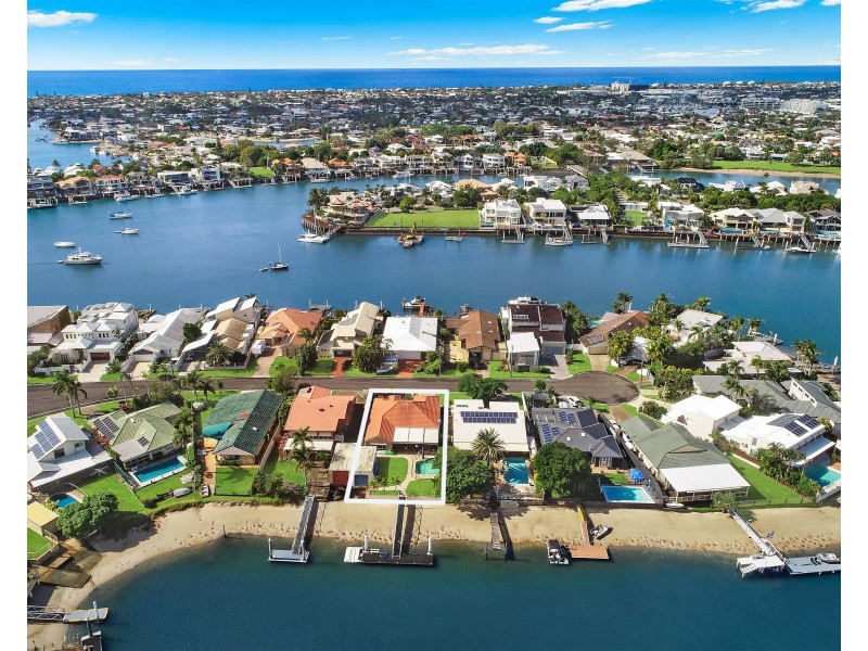 8 Carwoola Crescent, Mooloolaba QLD 4557