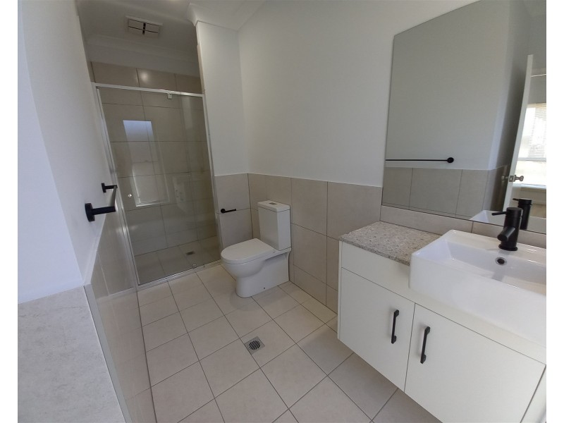 14 Sapphire Road, Kembla Grange NSW 2526
