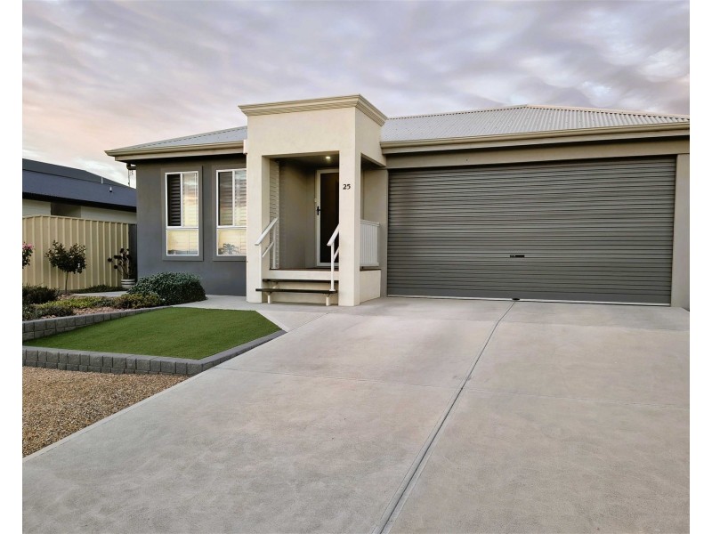 25 Islesworth Street, North Beach SA 5556