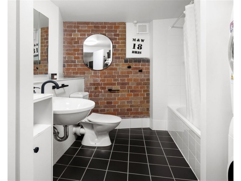 Flexible term. Min 3 months (U Macquarie Street, Teneriffe QLD 4005