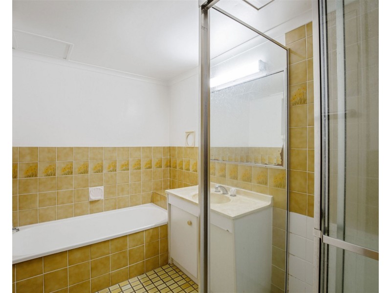 2D/3540 Main Beach Parade, Main Beach QLD 4217