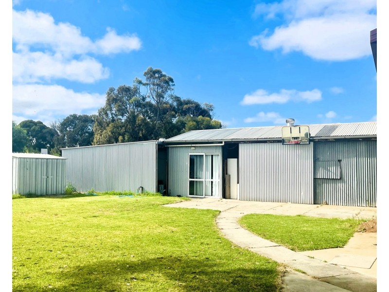 18  Princes Highway, Meningie SA 5264