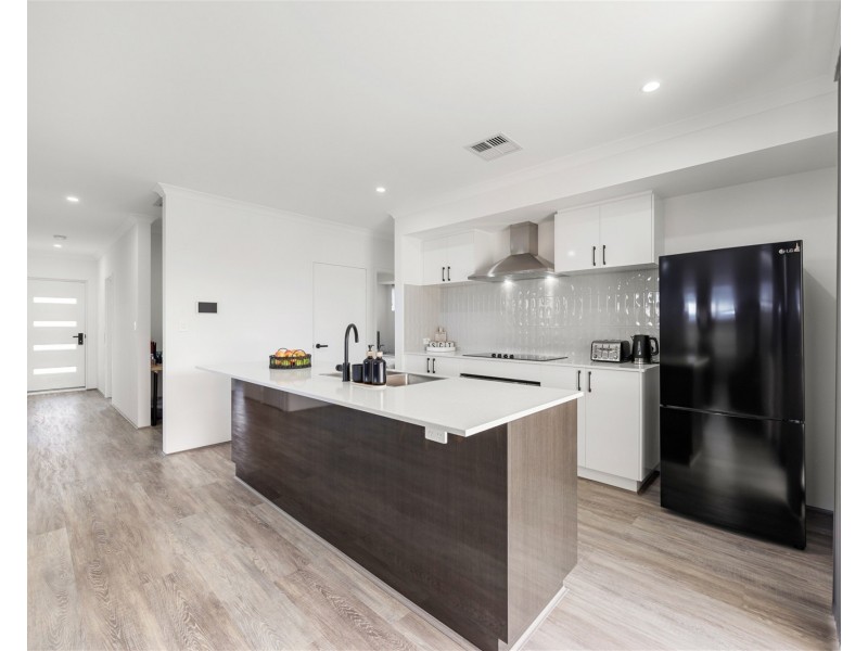 320  Whadjuk Road, Hammond Park WA 6164