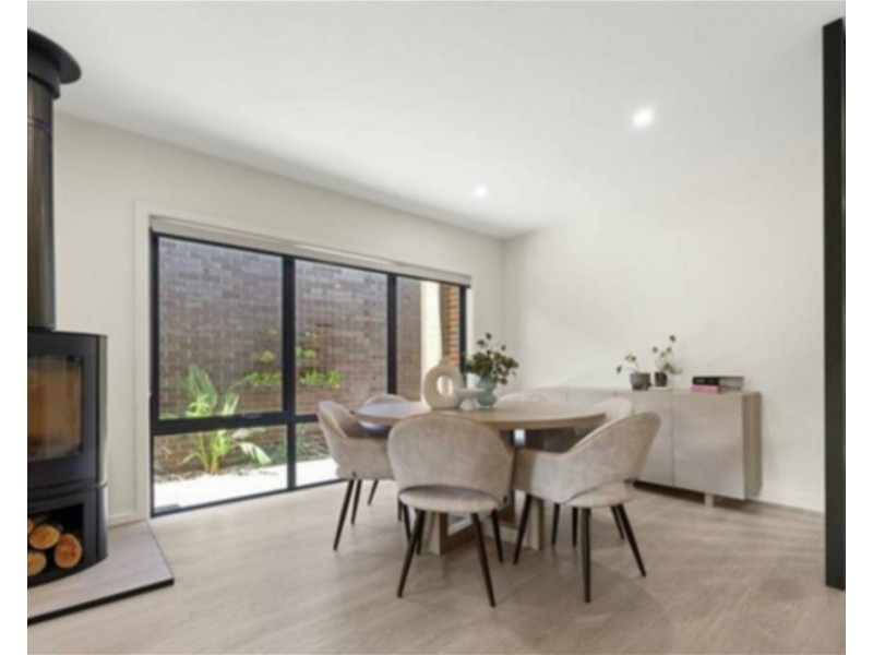 6  Erskine loop,, Googong NSW 2620