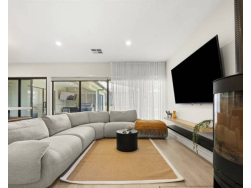 6  Erskine loop,, Googong NSW 2620