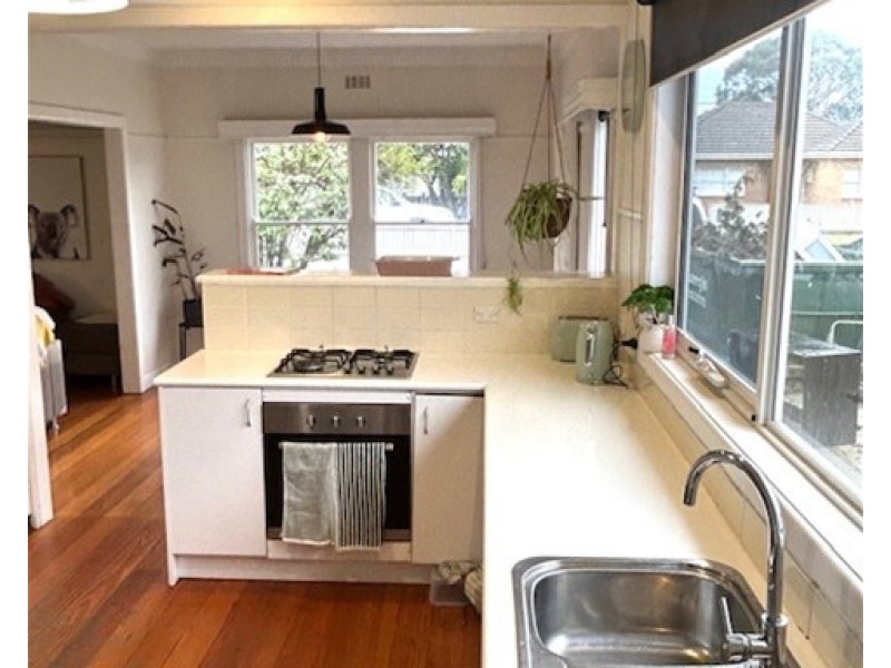 4 Hilltop Street, Herne Hill VIC 3218