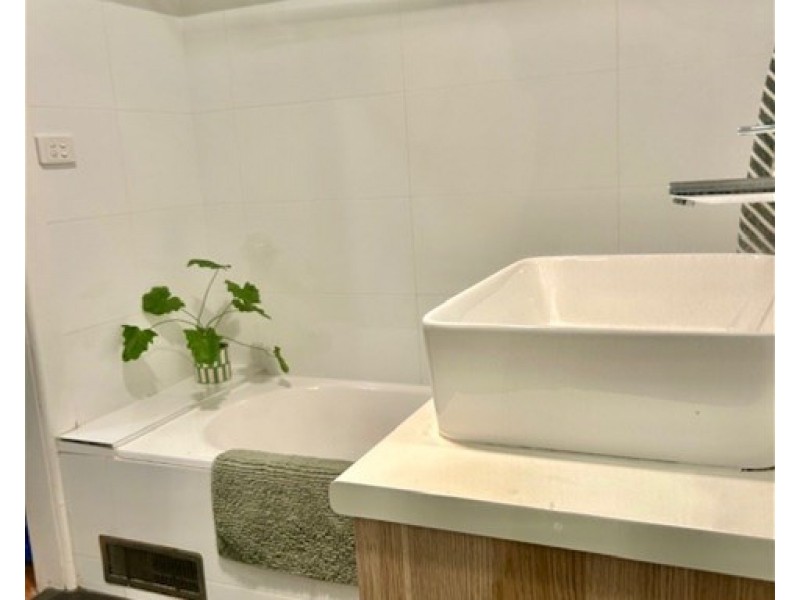 4 Hilltop Street, Herne Hill VIC 3218