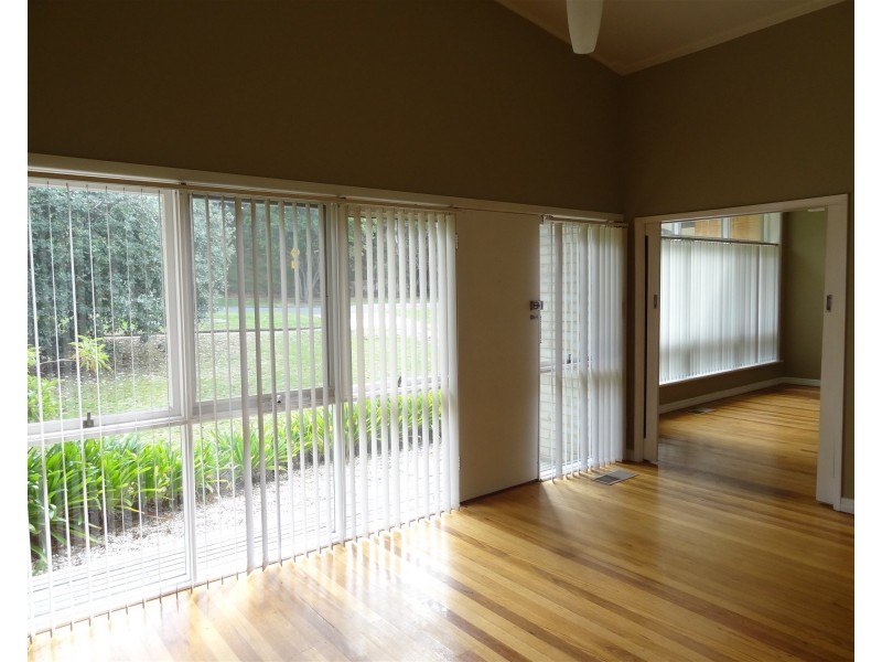 42 Lucknow, Mitcham VIC 3132