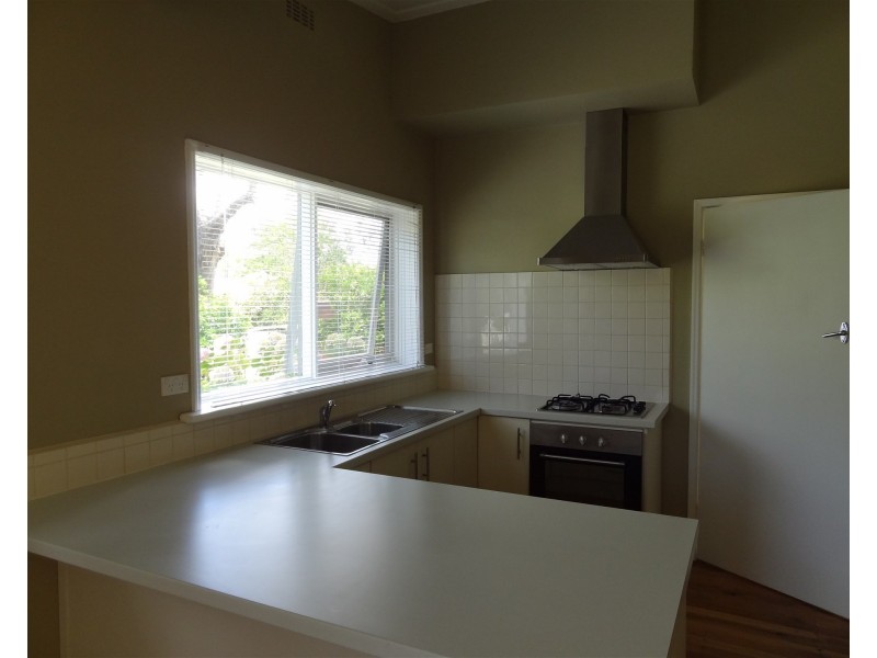 42 Lucknow, Mitcham VIC 3132