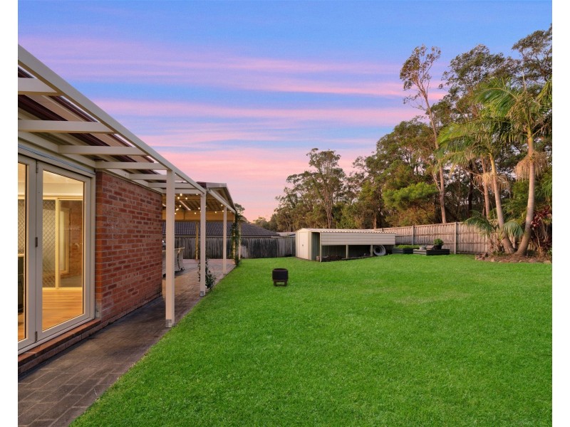 35 Bataan Circuit, Bateau Bay NSW 2261